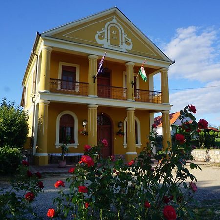 Joe Bacsi Rezidenciaja Apartment Kisharsány Екстериор снимка