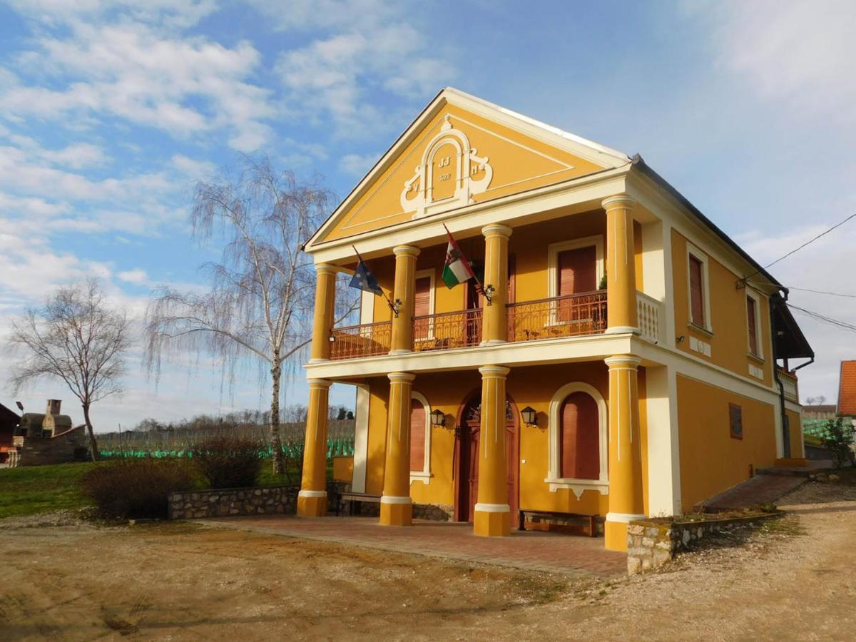 Joe Bacsi Rezidenciaja Apartment Kisharsány Екстериор снимка